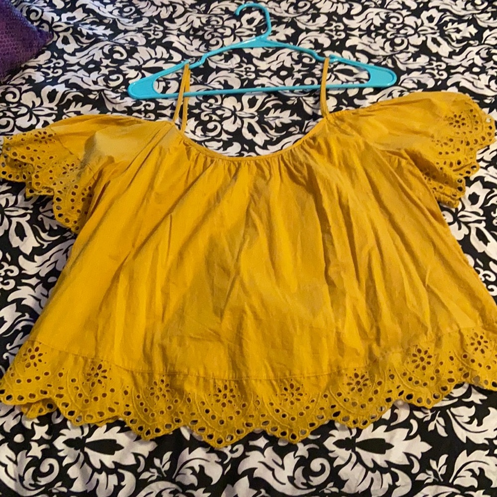 Abound mustard top size large